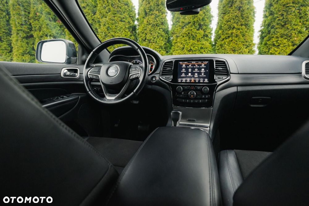 Jeep Grand Cherokee - 16