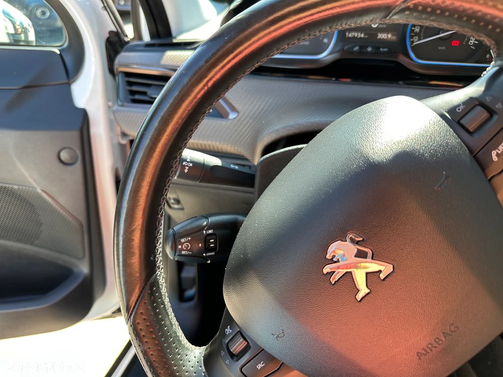 Peugeot 2008 - 10