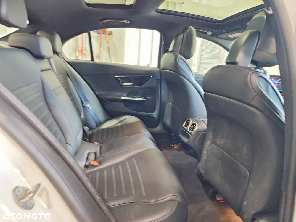 Mercedes-Benz Klasa C 300 9G-TRONIC AMG Line - 10