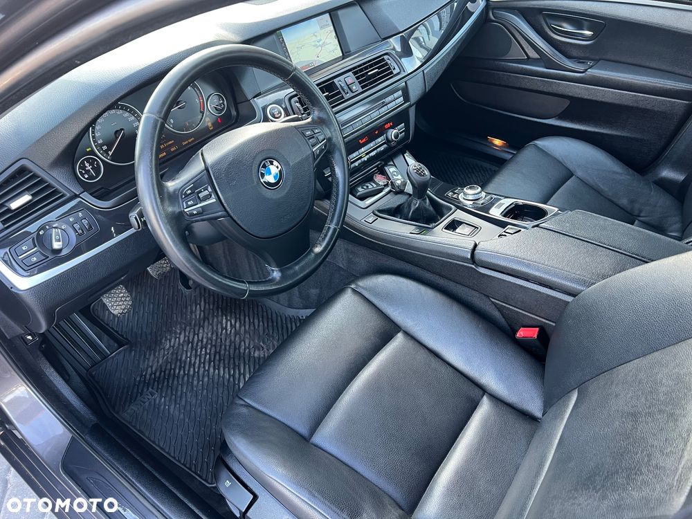 BMW Seria 5 525d - 13