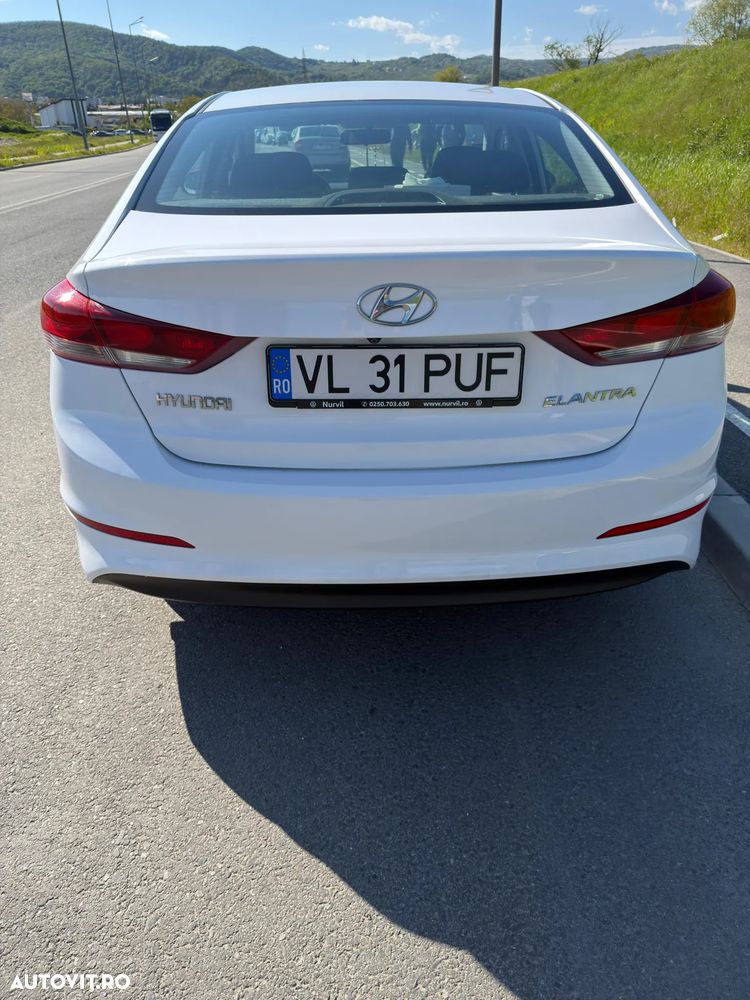 Hyundai Elantra 1.6 CRDI Comfort - 2