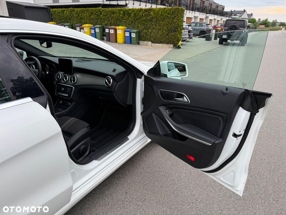 Mercedes-Benz CLA 180 7G-DCT Peak Edition - 18