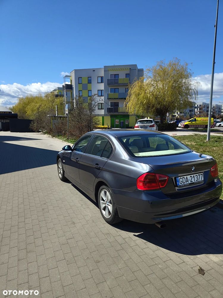BMW Seria 3 320i - 5