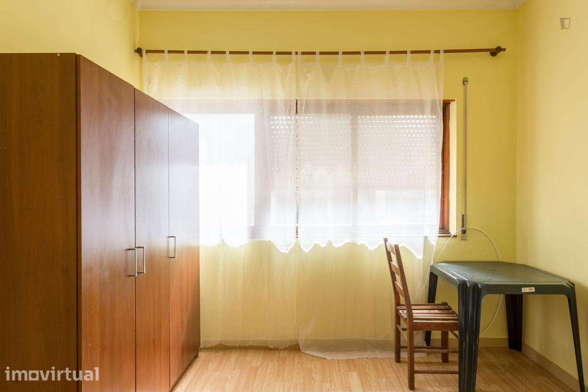 Quarto - localizado em Paranhos Porto - Grande imagem: 3/14