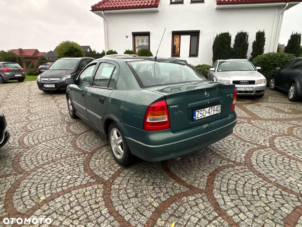 Opel Astra 1.6 Base - 4