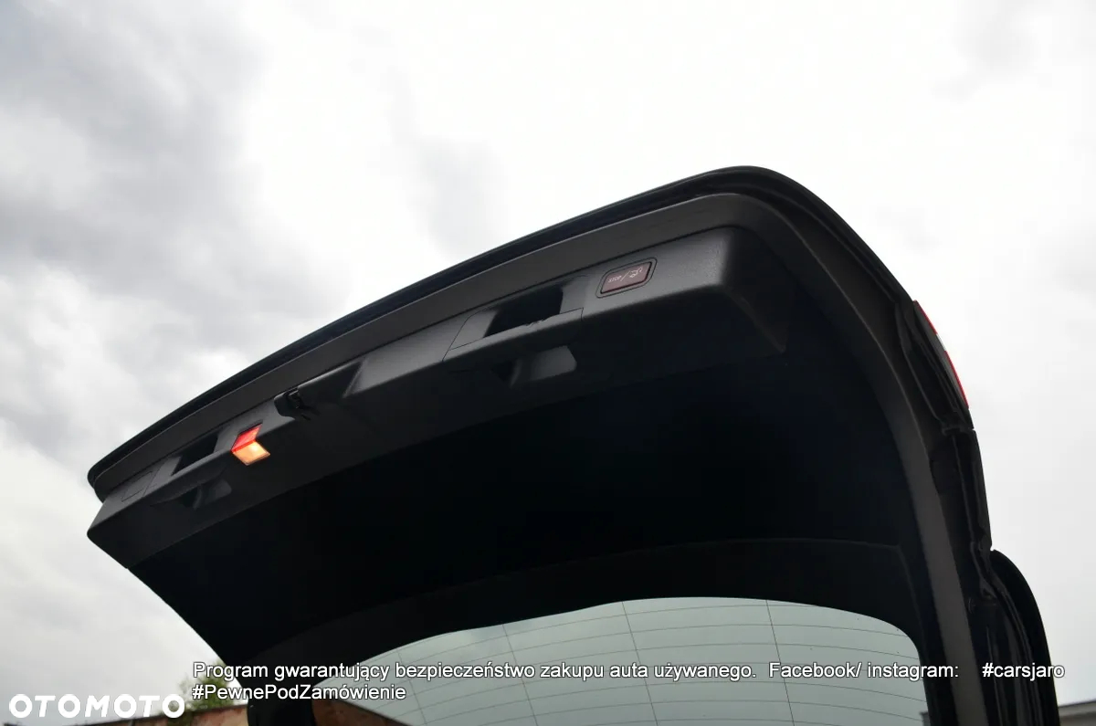 Mercedes-Benz Klasa E 220 d 4Matic T 9G-TRONIC Exclusive - 25