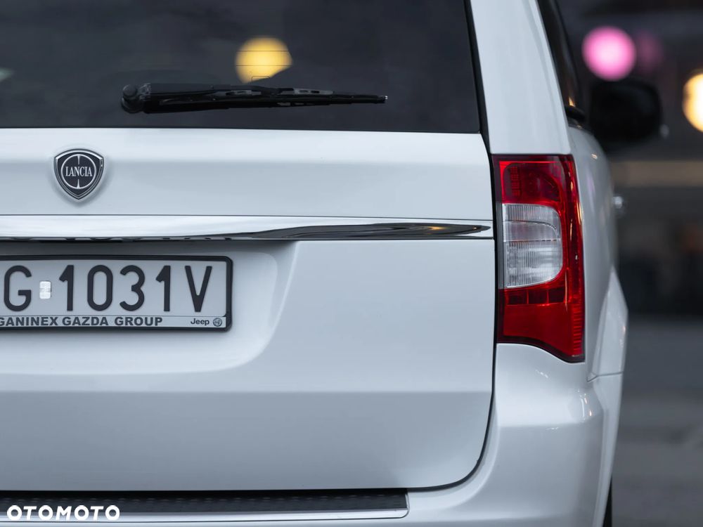 Lancia Voyager 3.6 Platinum - 34