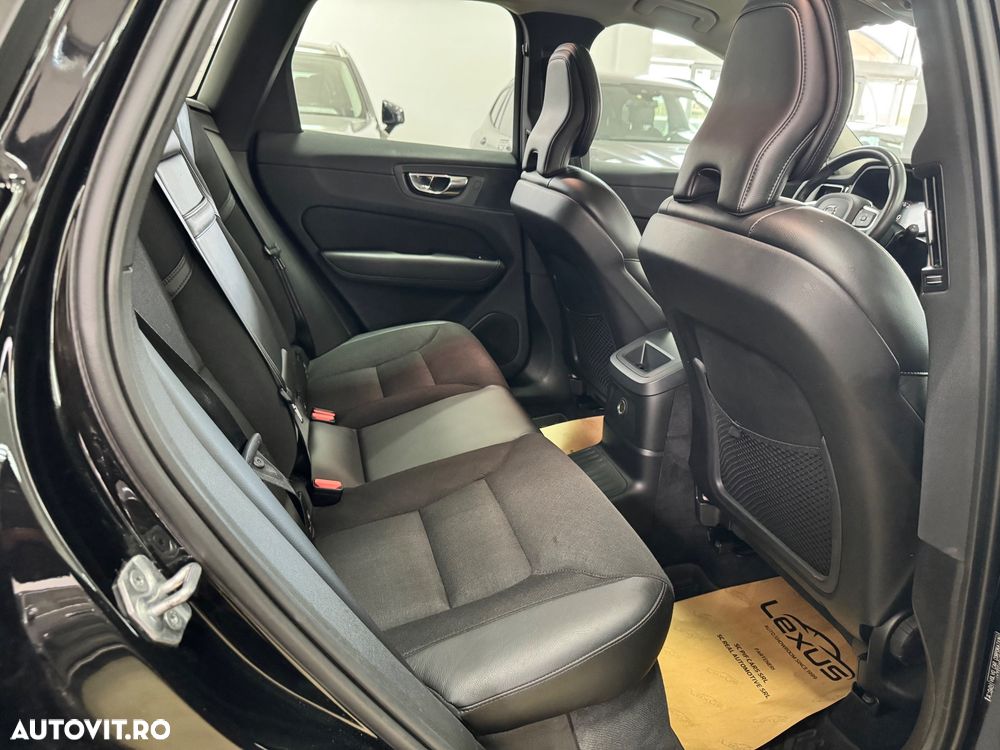 Volvo XC 60 T8 Twin Engine AWD Momentum Pro - 20