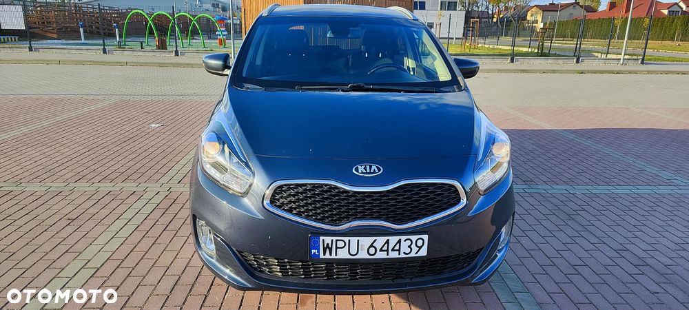 Kia Carens - 12