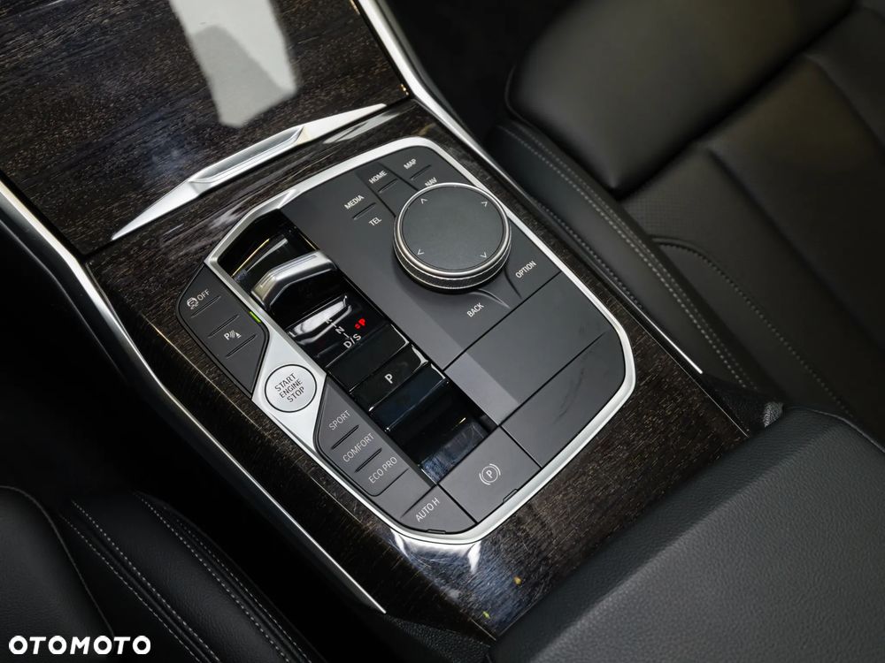 BMW Seria 3 320d xDrive mHEV - 27