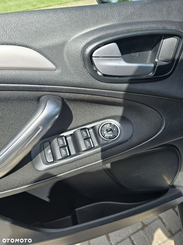 Ford S-Max - 17