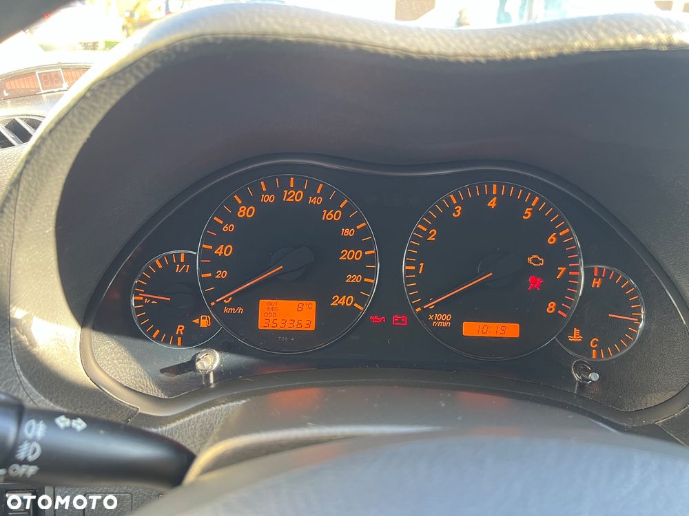 Toyota Avensis - 18