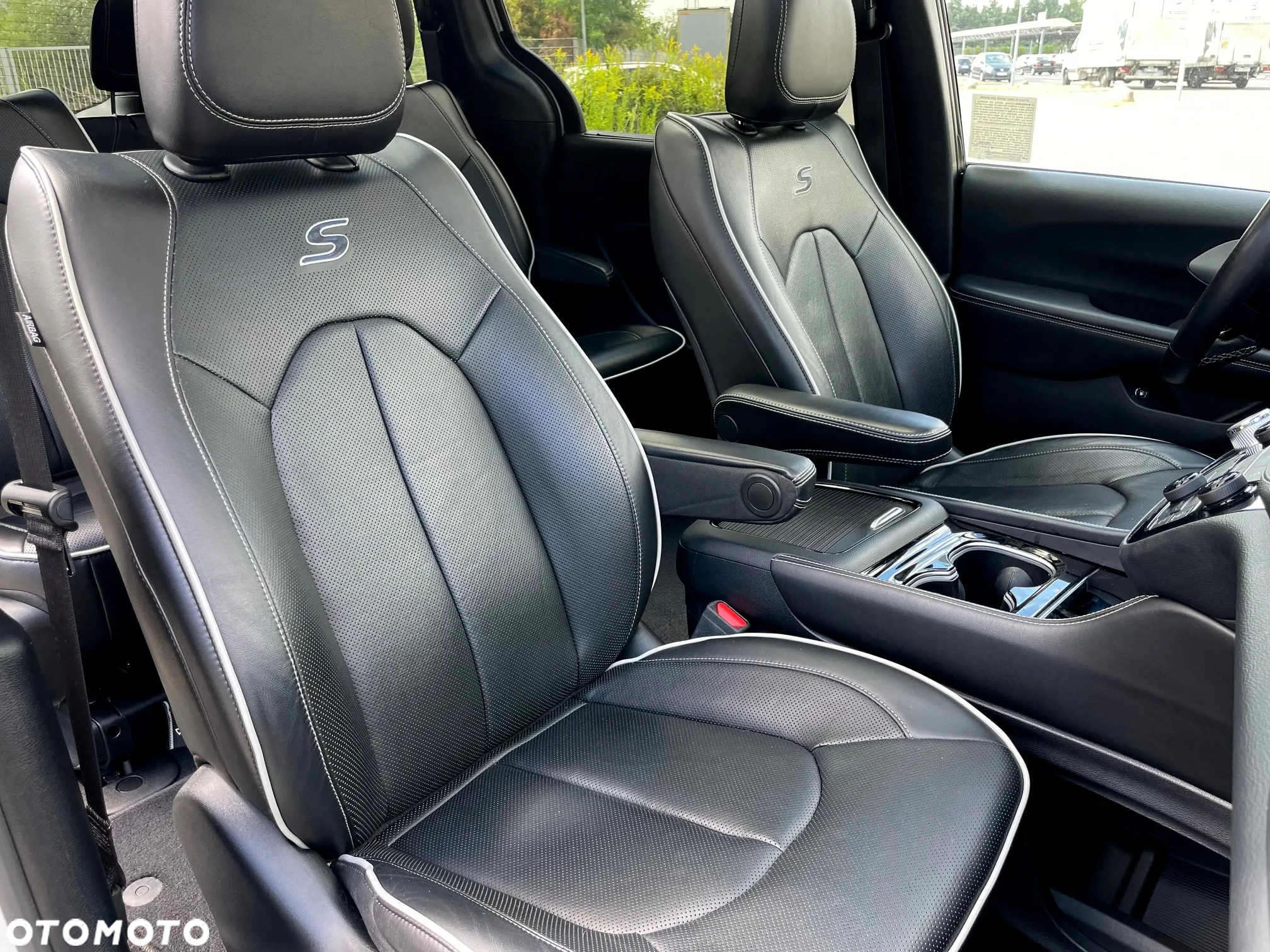 Chrysler Pacifica - 16