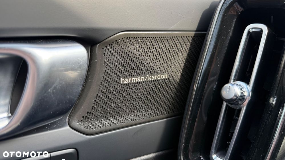 Volvo XC 40 B3 Plus Dark - 25