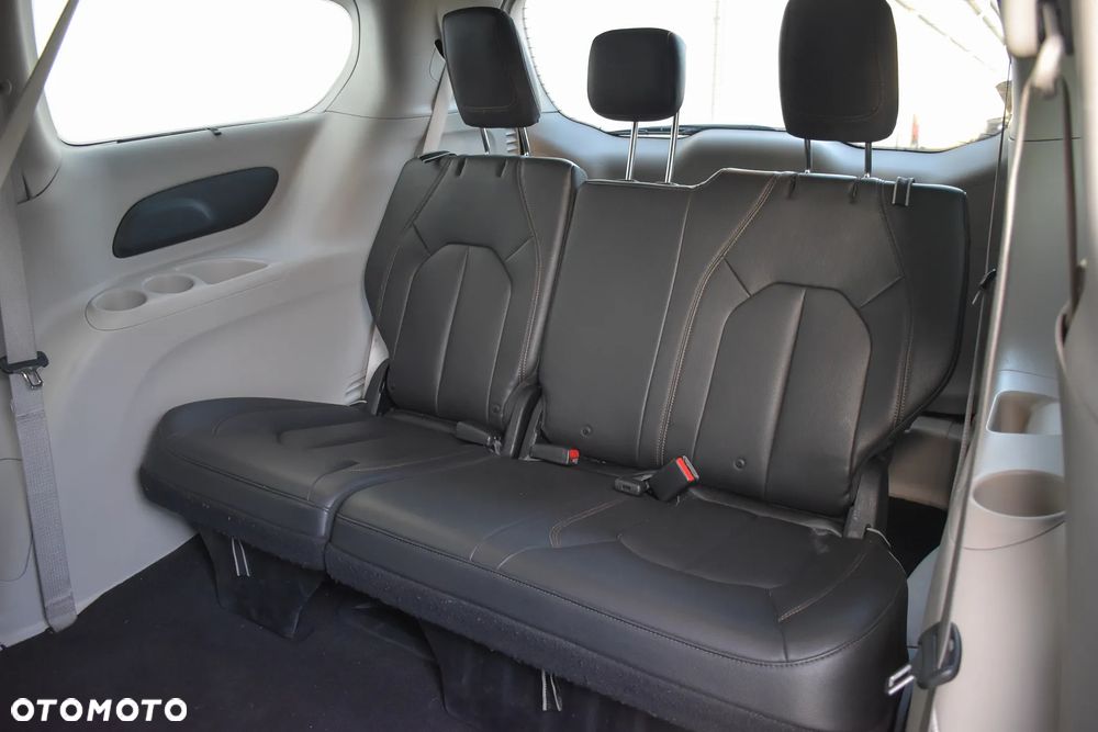 Chrysler Pacifica - 32