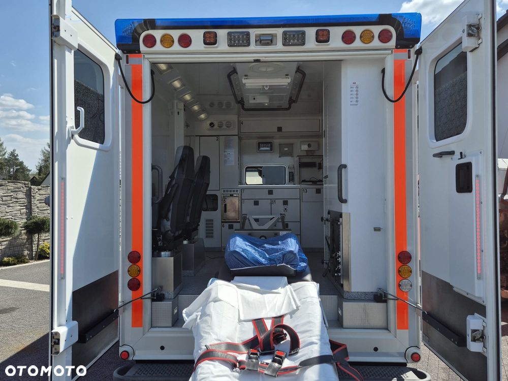 Mercedes-Benz Sprinter Karetka Ambulans - 8