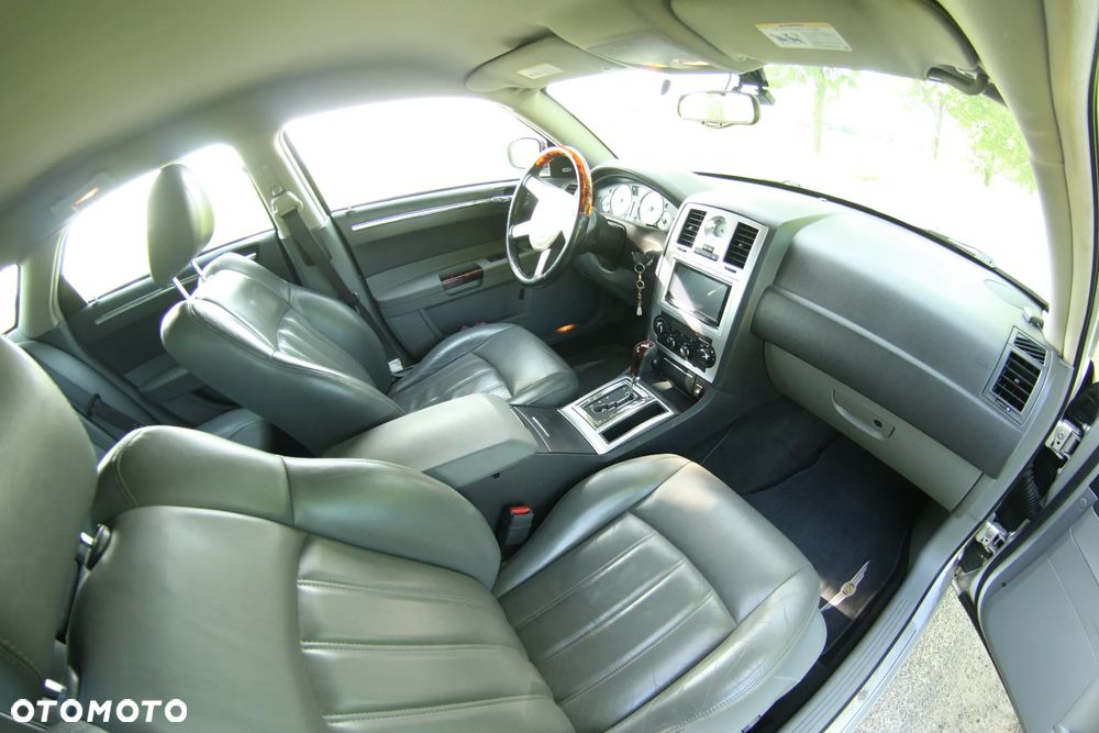Chrysler 300C 5.7 V8 Hemi - 9