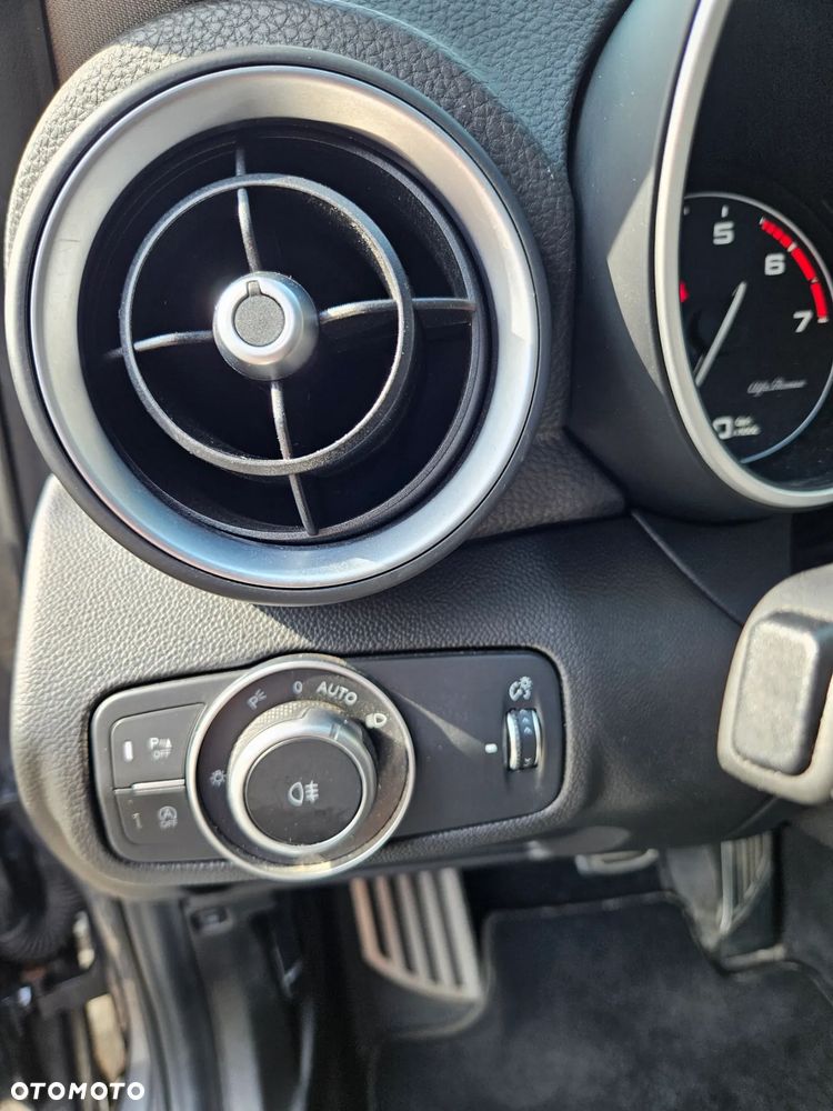 Alfa Romeo Giulia 2.0 Turbo Veloce Q4 - 16