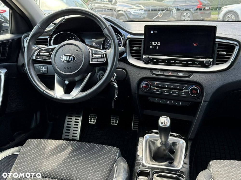 Kia Ceed - 21