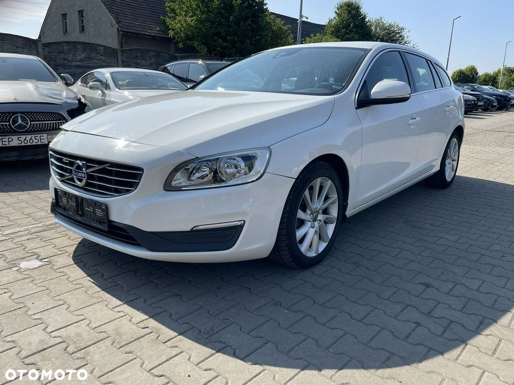 Volvo V60 D2 Momentum - 2