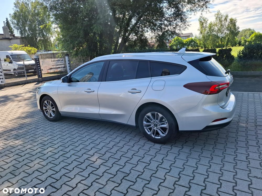 Ford Focus SW - 8