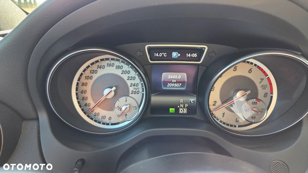 Mercedes-Benz GLA 200 7G-DCT AMG Line - 30