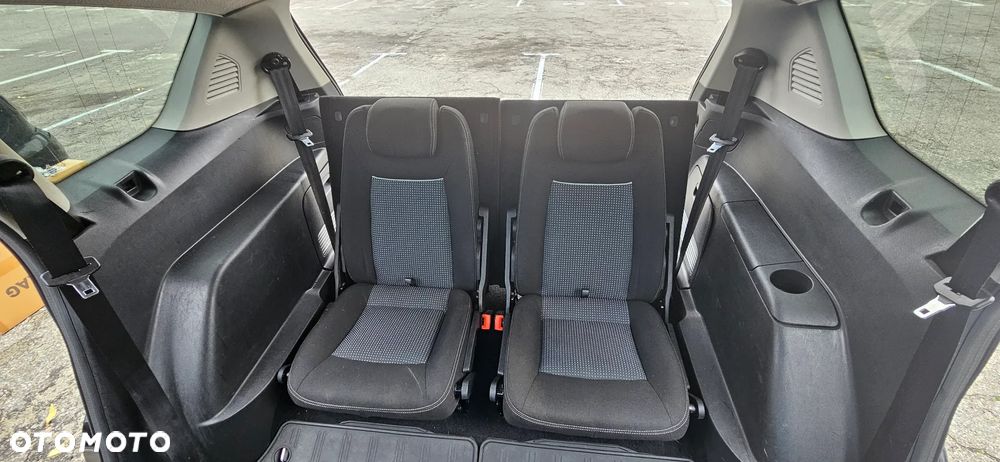 Ford S-Max - 13