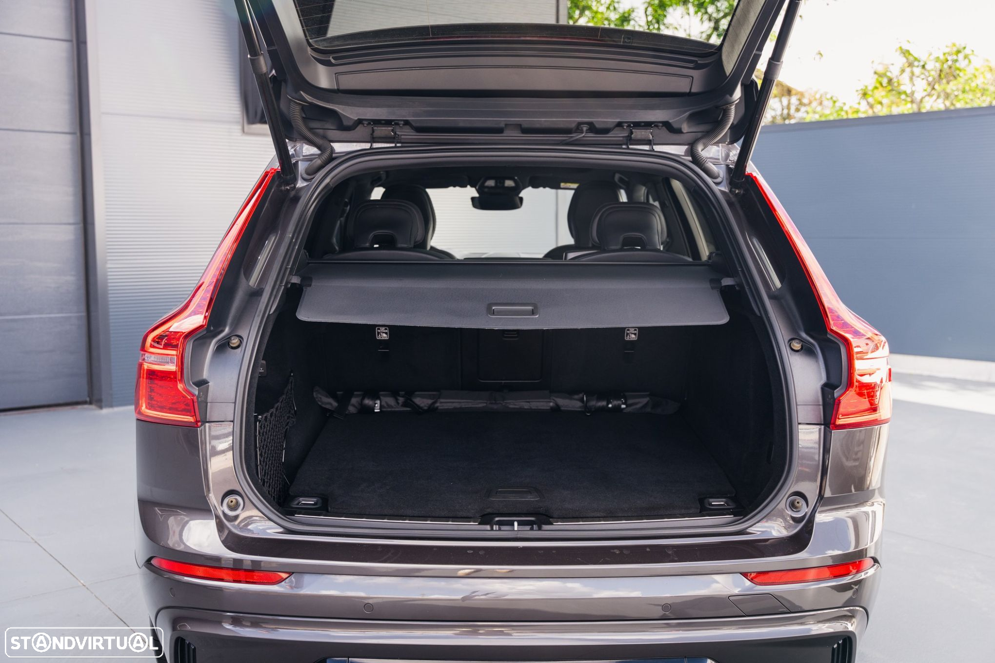 Volvo XC 60 2.0 T6 PHEV R-Design AWD - 26