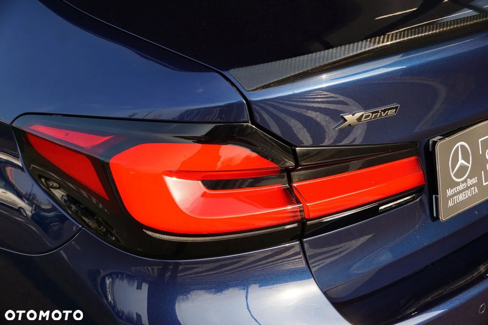 BMW Seria 5 M550i xDrive sport - 13