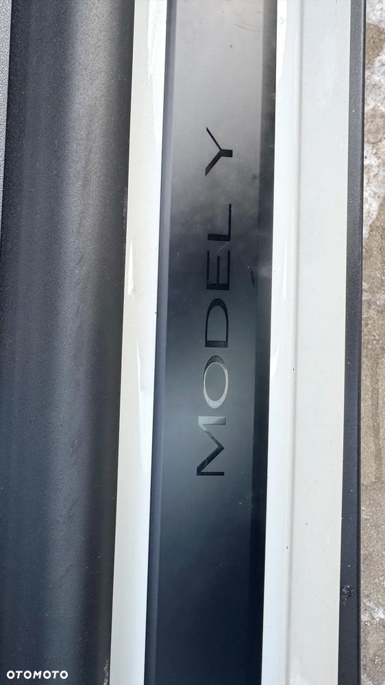 Tesla Y Performance AWD - 29