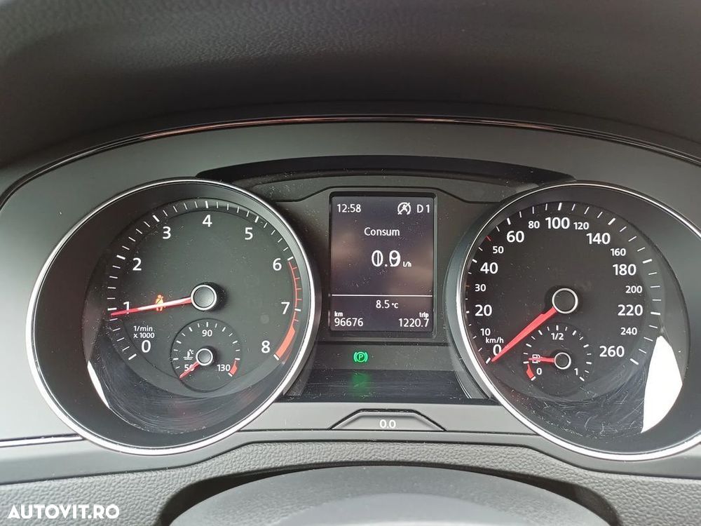 Volkswagen Passat - 25