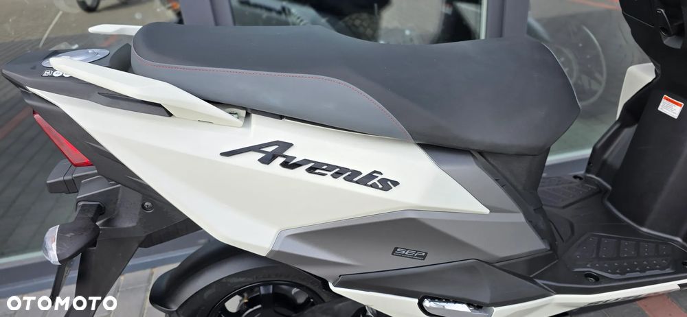 Suzuki Avenis - 16
