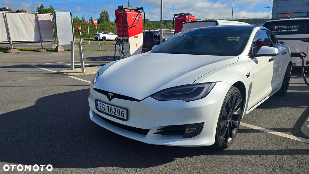 Tesla Model S Performance - 16