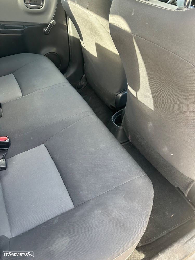 Toyota Yaris 1.0 VVT-i Comfort c/ Design-Pack - 10