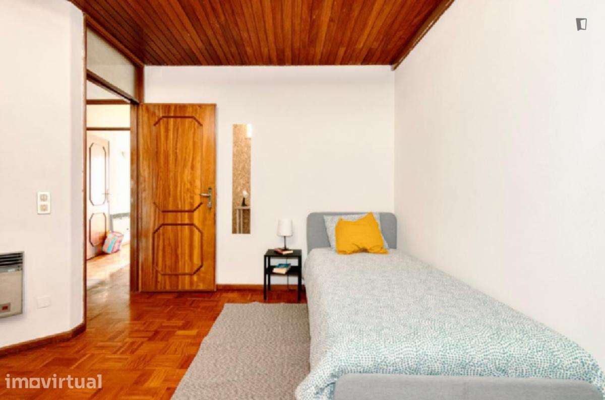 Quarto - localizado em Paranhos Porto - Grande imagem: 4/18
