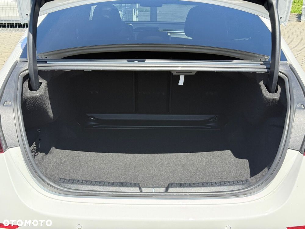 Mercedes-Benz Klasa E 220 d mHEV 4-Matic AMG 9G-Tronic - 28