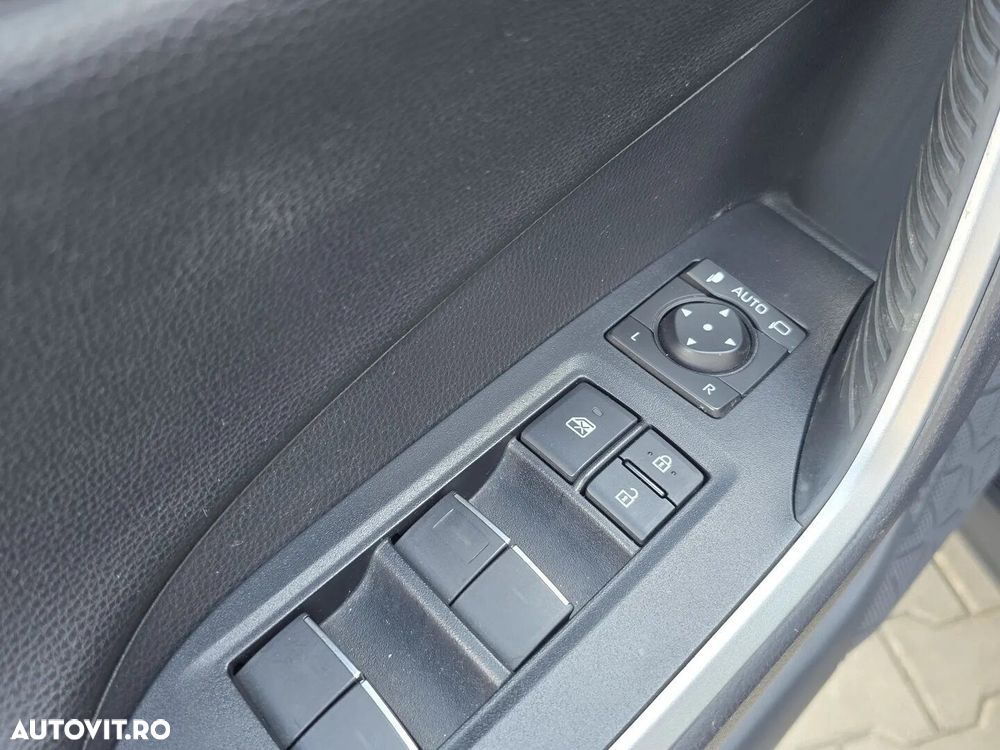 Toyota RAV4 - 8