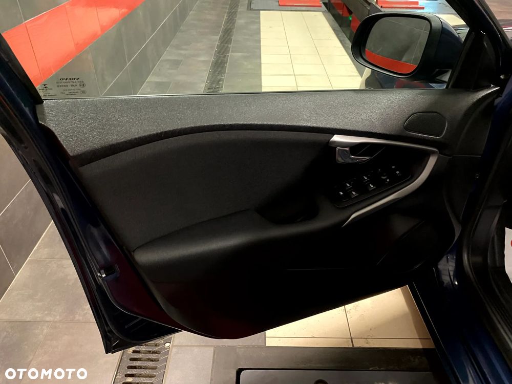 Volvo V40 D2 Momentum - 14