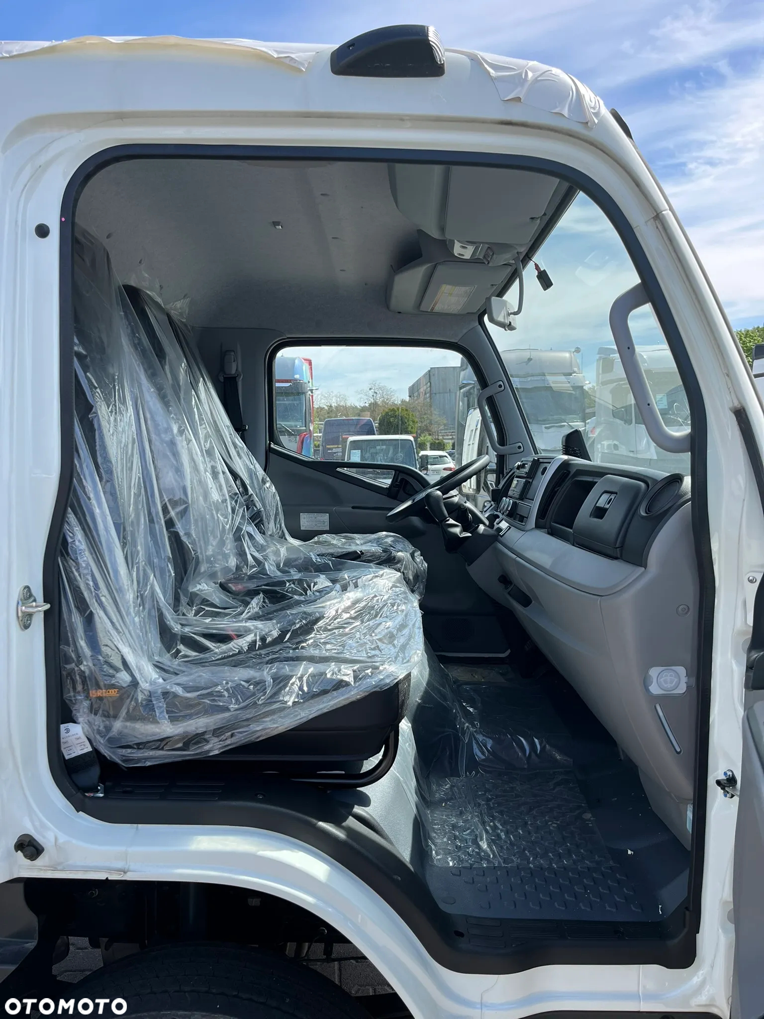 FUSO Canter 7C18 Wywrotka 3W - 16