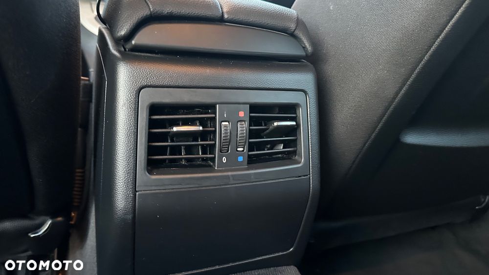 BMW Seria 3 318d DPF - 15