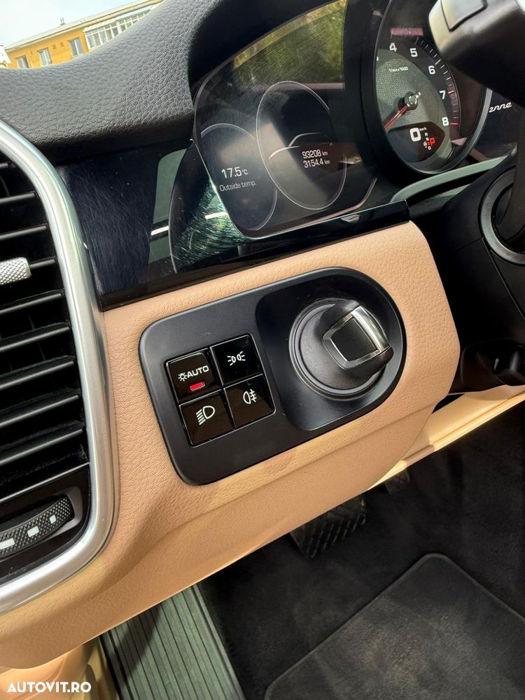 Porsche Cayenne - 22