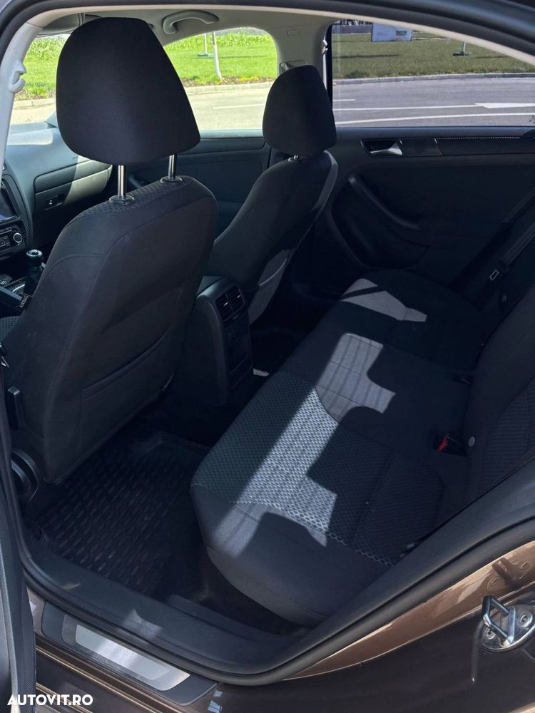Volkswagen Jetta - 26