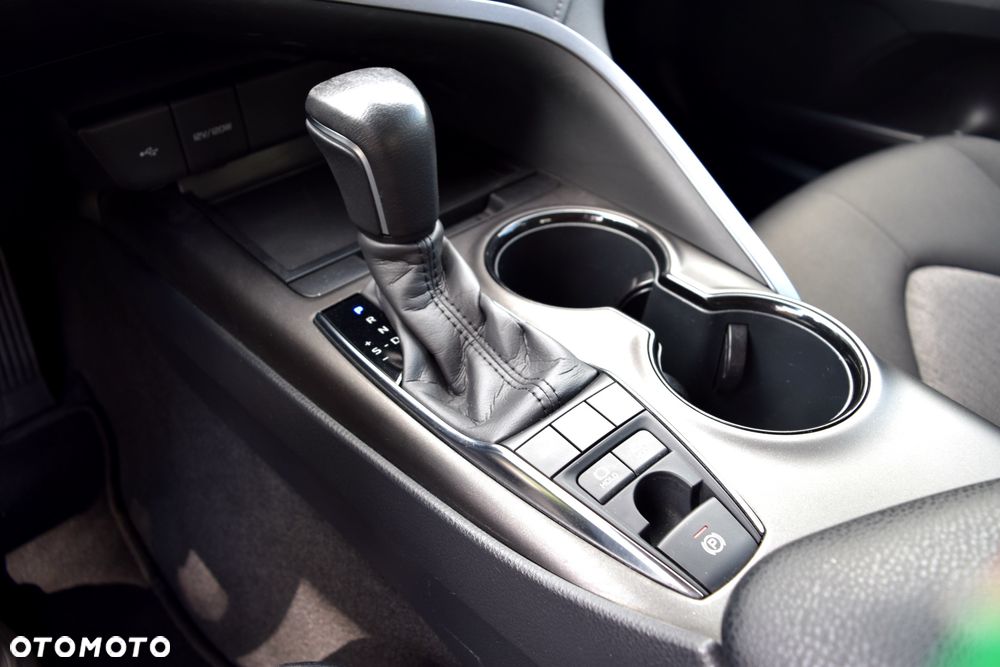 Toyota Camry 2.5 Hybrid Comfort CVT - 21
