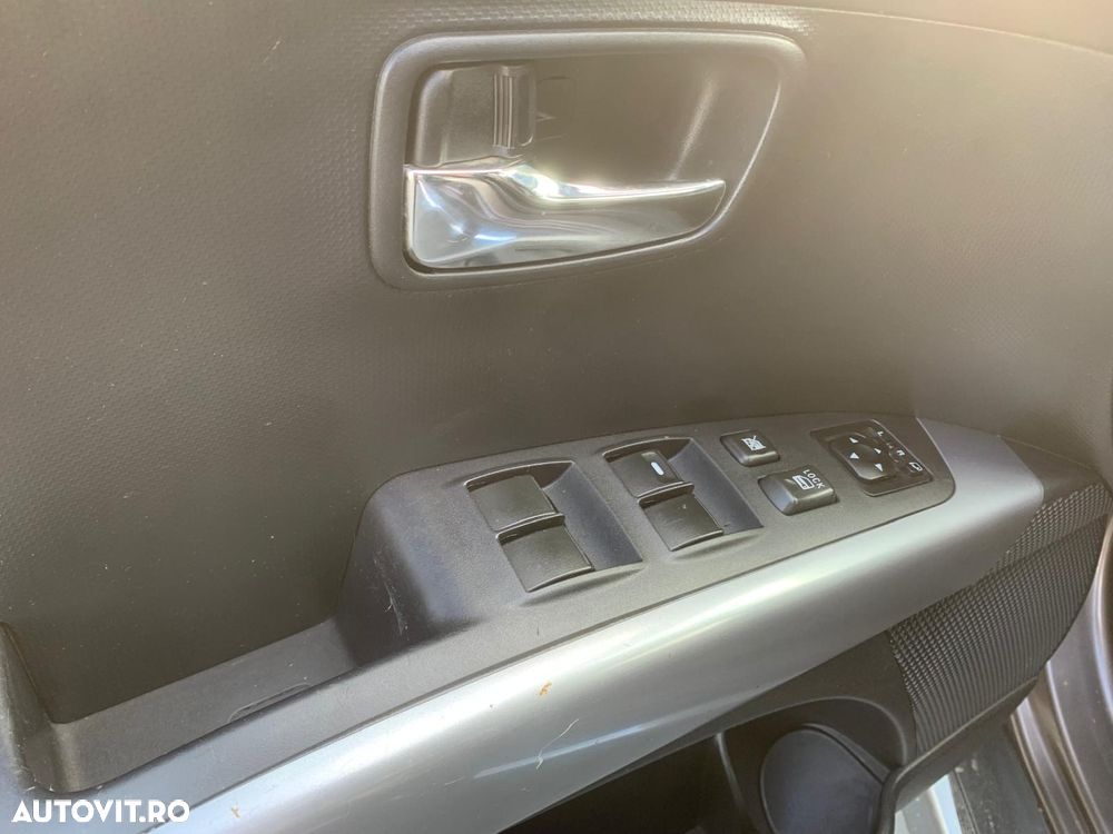 Mitsubishi Outlander 2.2 DI-D 4WD Intense - 13