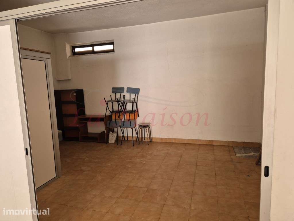 Garagem com wc em Odivelas - Grande imagem: 3/14