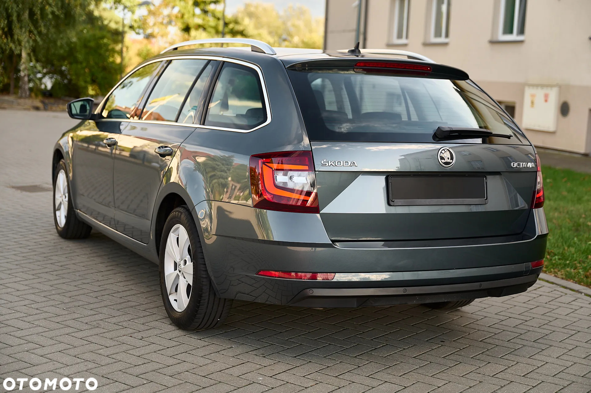 Skoda Octavia Combi 1.6 TDI DSG Ambition - 9