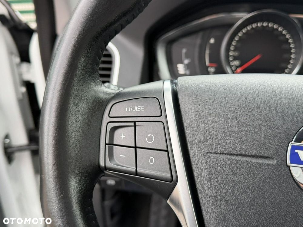 Volvo XC 60 D4 SCR Momentum - 23