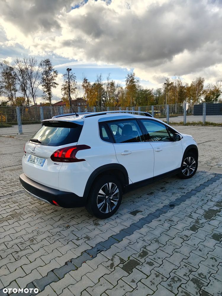 Peugeot 2008 1.2 Pure Tech Allure S&S - 22