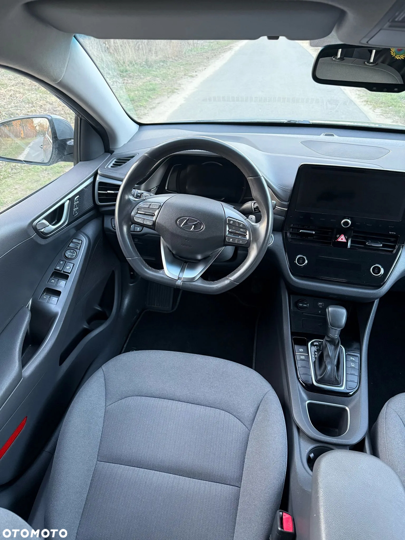Hyundai IONIQ hybrid Business - 11