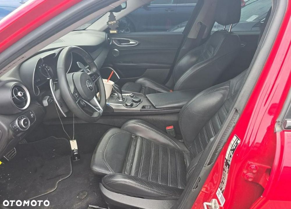 Alfa Romeo Giulia 2.0 Turbo TI Q4 - 7